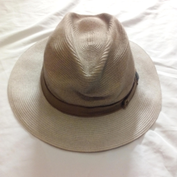 Goorin Bros Other - Euc XL Goorin Bros Fedora 100% Paper!
